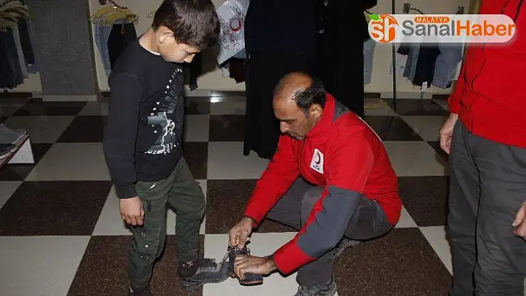 Güvenli bölgelere göç eden sivillere 'Sevgi Butik' desteği