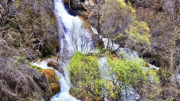 'Hacıkodal Kocabor Şelalesi doğa tutkunlarının uğrak yeri oldu'