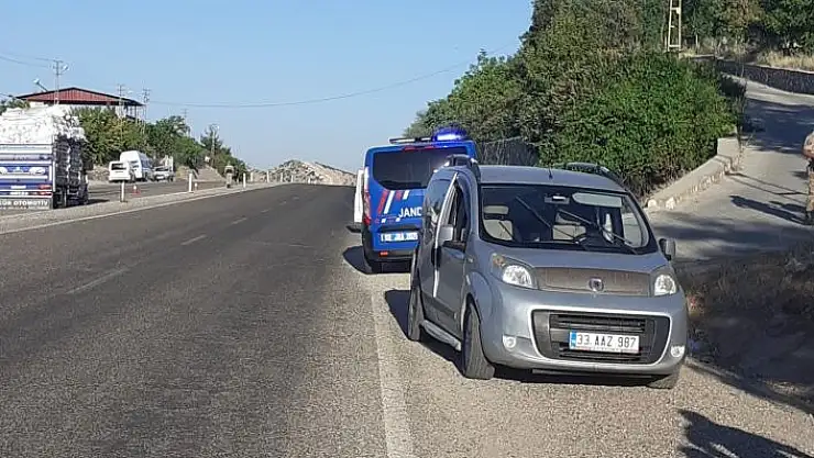 'Hafif ticari araç ile kamyonet çarpıştı: 3 yaralı'