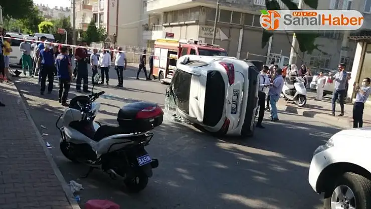 Hafif ticari araç ile otomobil çarpıştı: 2 Yaralı