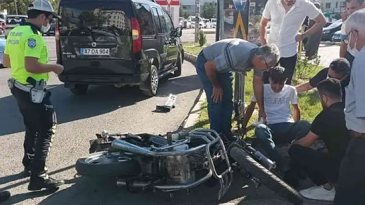 'Hafif ticari araç motosiklete çarptı: 1 yaralı'