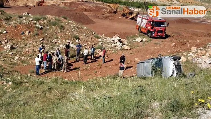 Hafif ticari araç şarampole uçtu: 1 ölü, 2 yaralı
