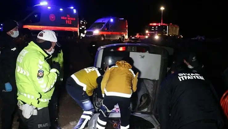 'Hafif ticari araç tarlaya uçtu : 5 yaralı'