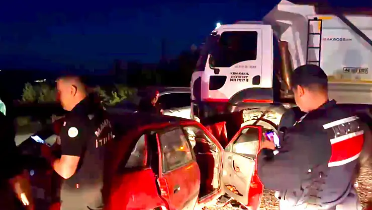 Hafriyat Kamyonu İle Otomobil Çarpıştı: 1 Ölü, 1 Yaralı