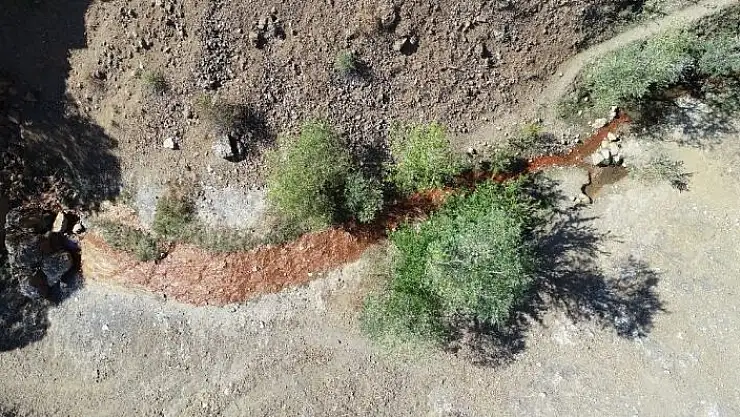 'Haftanın iki günü kırmızı akan su kadar rivayet de dikkat çekiyor'