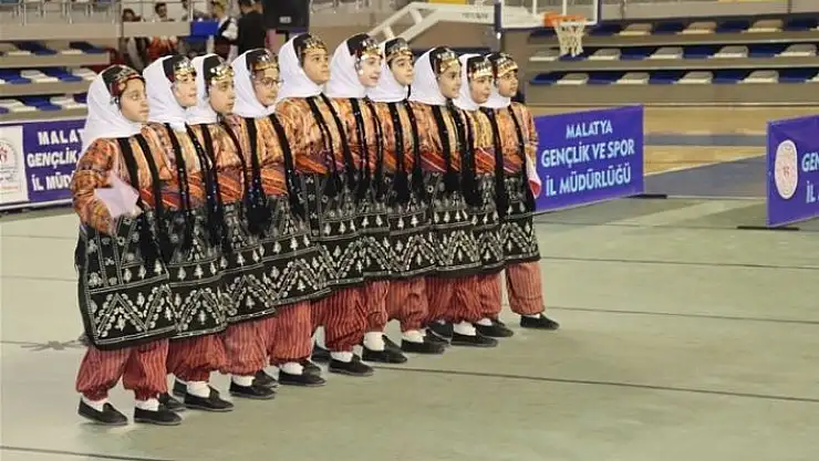 'Halk oyunlarında birincilik için ritim tuttular'