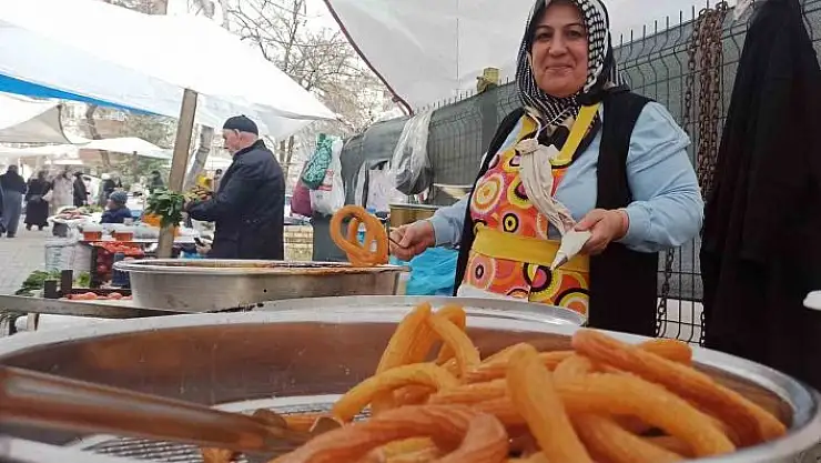 'Halka tatlısı yapıp satarak aile bütçesine katkı sağlıyor'
