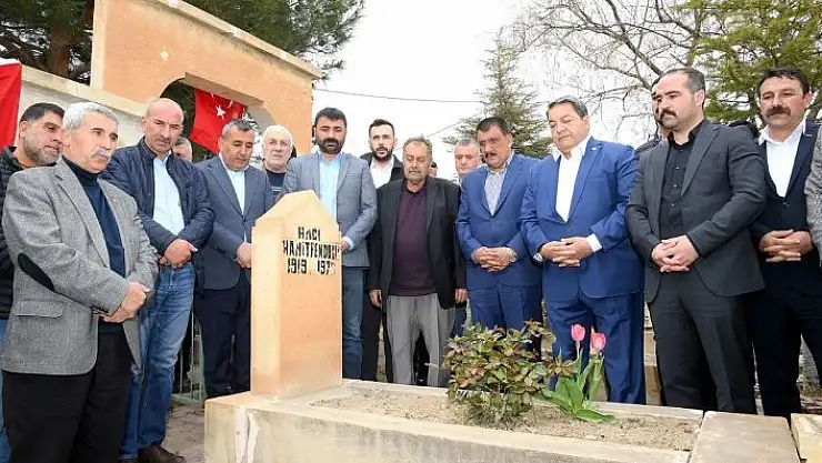 'Hamit Fendoğlu, mezarı başında dualarla anıldı'