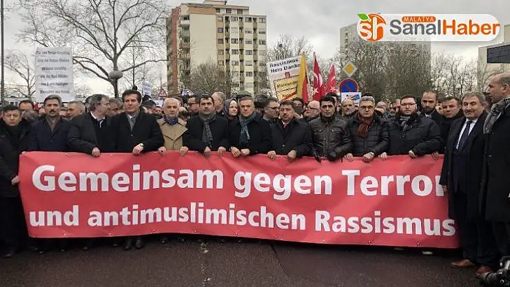 Hanau'da binlerce kişi ırkçı terör saldırısına karşı bir araya geldi