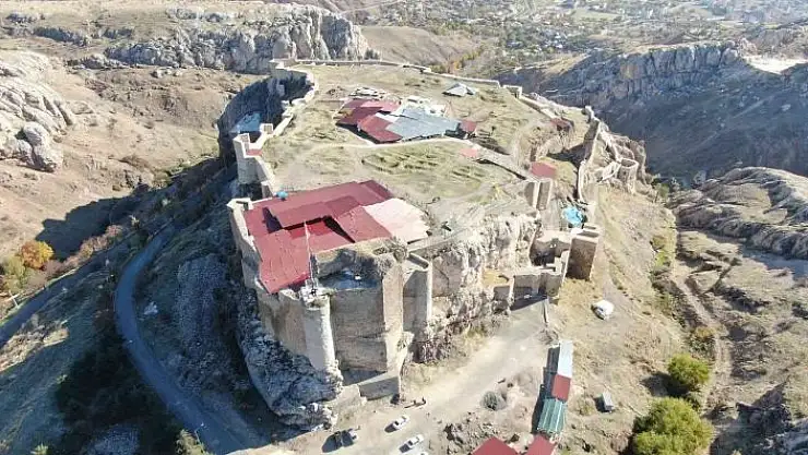 'Harput Kalesi´nin tarihi çıkan buluntular ile 2 bin 200 yıl geriye gitti'
