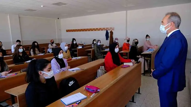 'Hasret bitti, öğrencileri ile buluştu'