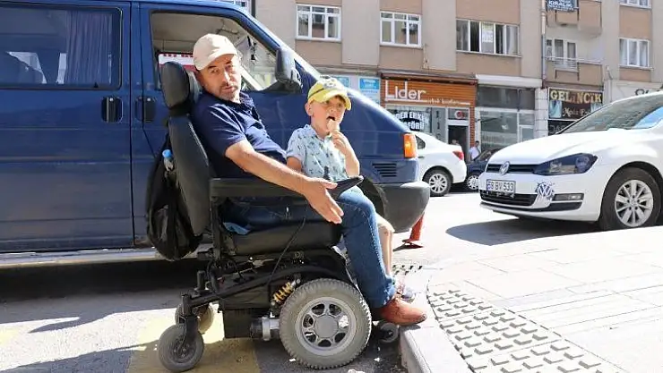 Hatalı engelli rampası engelli vatandaşın çilesi oldu