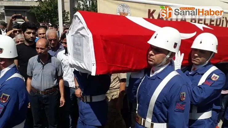 Hayatını kaybeden asker toprağa verildi