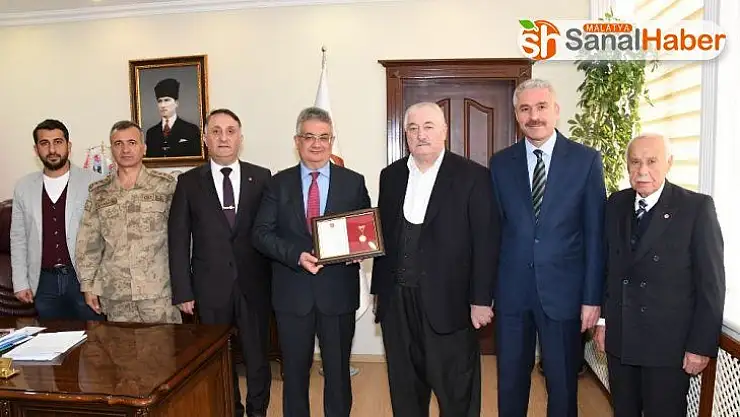 Hayırsever Yıldırım, altın madalyayla ödüllendirildi