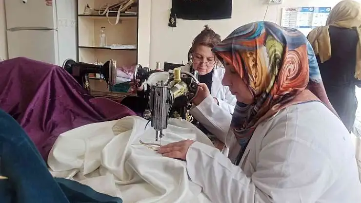 'Hem sanat öğreniyor, hem aile ekonomilerine katkı sağlıyorlar'