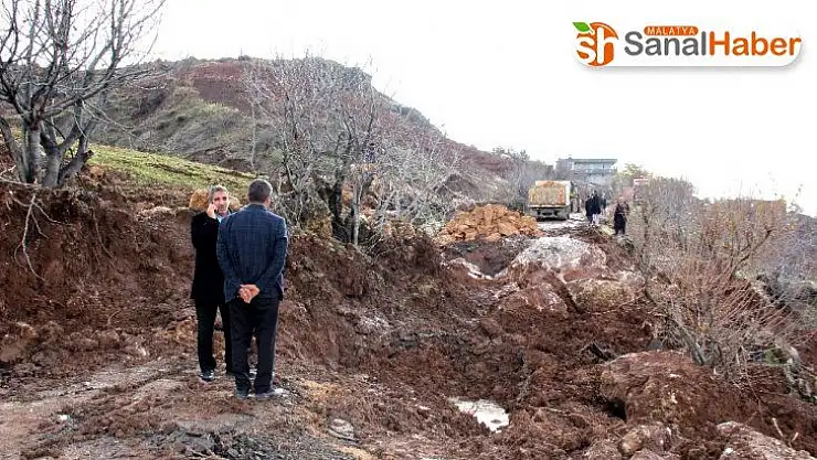 Heyelan kara yolunu sürükledi