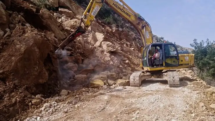 'Heyelanda kapanan yol açıldı'