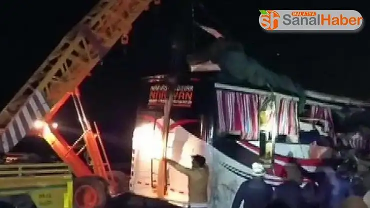 Hindistan'da feci kaza: 13 ölü, 30 yaralı