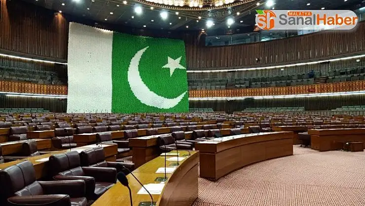 Hindu toplumundan Pakistan meclisine 60 bin balonlu bayrak hediyesi