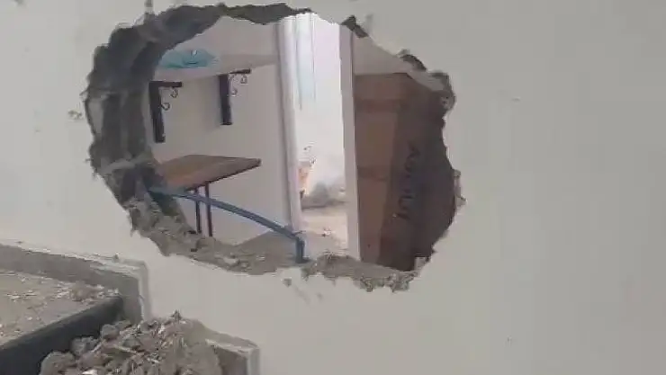'Hırsızlar duvarı delip içeriye girdi'