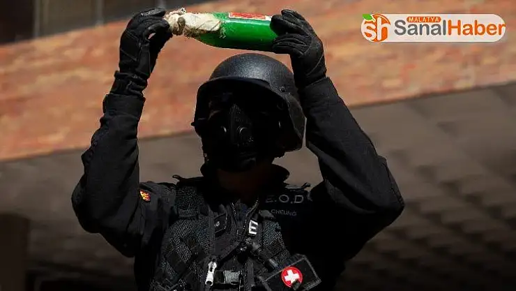 Hong Kong'da polisin üniversite kuşatması kalktı