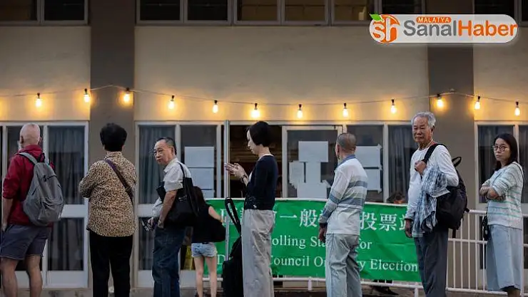Hong Kong'daki yerel seçimlere rekor katılım