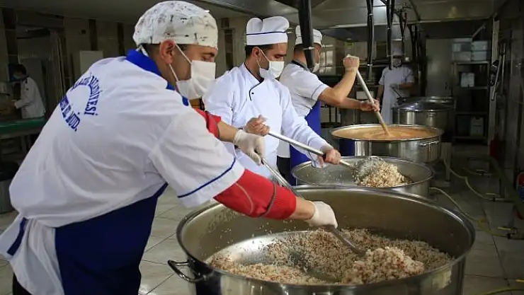 'İftar çadırı kurulmadı ama kazanlar ihtiyaç sahipleri için kaynadı'