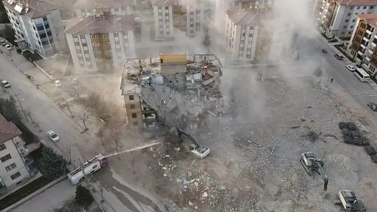 'İki depremde 16 bin 773 yapı ağır hasar aldı, 5 bin 664´ünün yıkımı yapıldı'