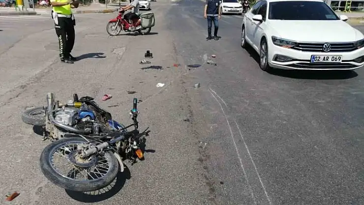 'İki otomobil bir motosiklet çarpıştı: 1´i ağır 3 yaralı'