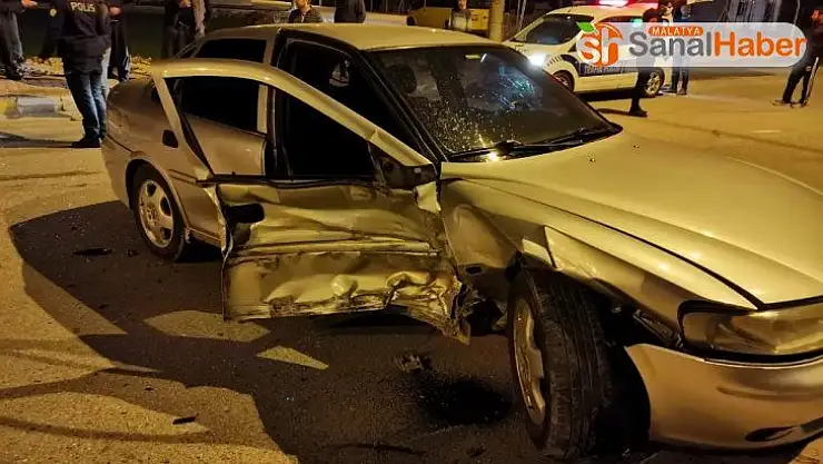 İki otomobil çarpıştı: 1 Yaralı