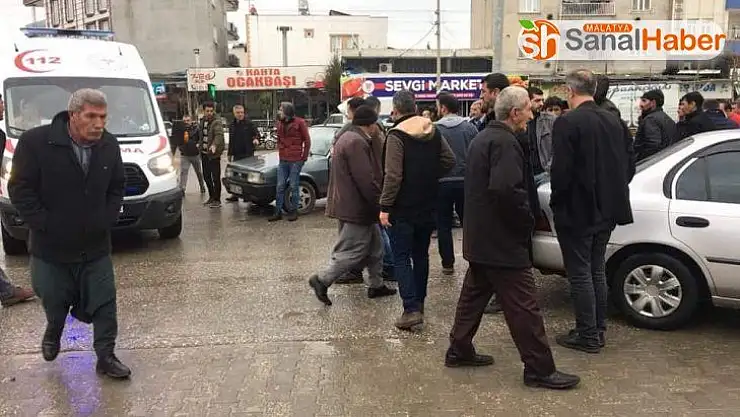 İki otomobil çarpıştı: 2 yaralı