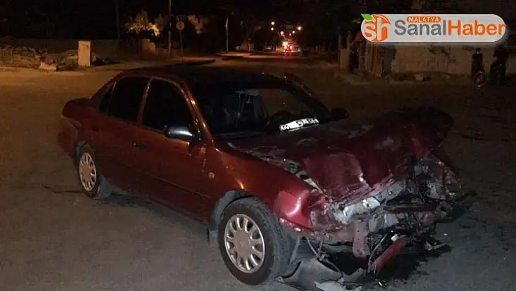 İki otomobil çarpıştı: 2 yaralı