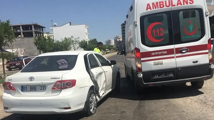 'İki otomobil çarpıştı: 3 yaralı'