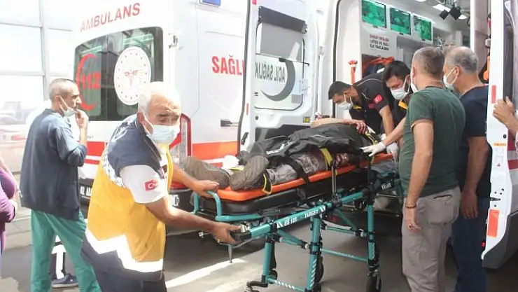 'İki otomobil kafa kafaya çarpıştı: 3 yaralı'