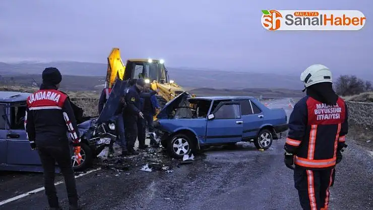Malatya'da İki otomobil kafa kafaya çarpıştı 5 yaralı