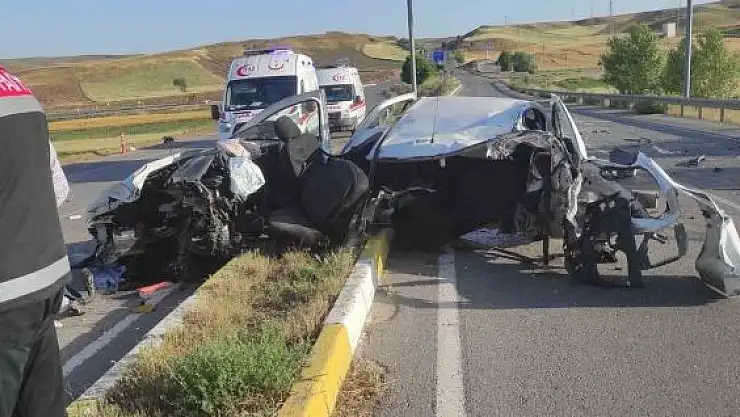 'İkiye bölünen araçta 2 kişi hayatını kaybetti'