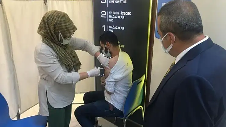 'İl Sağlık Müdürü Cahit Polat, ''Elazığ genelinde hedef nüfusun yaklaşık yarısı aşılandı'''