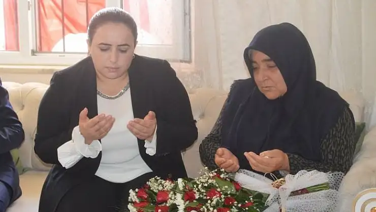 'İlçe protokolü şehit ailesiyle bir araya geldi'
