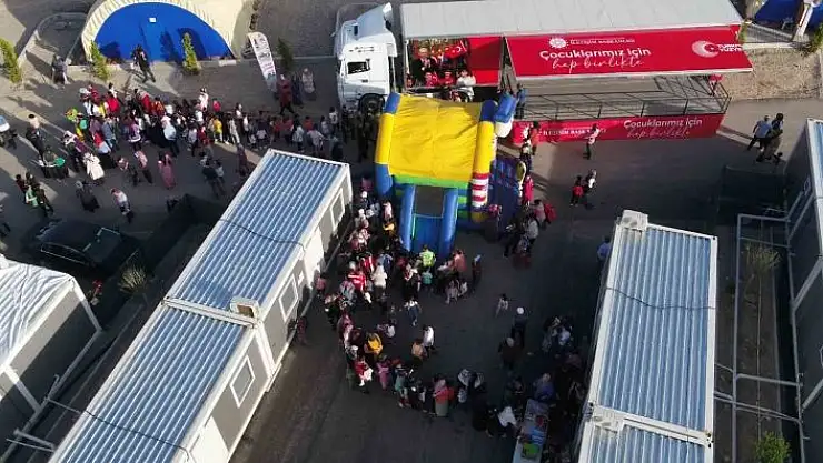 'İletişim Başkanlığı´nın ´Gezici Çocuk Oyun Tırı´, EXPO alanındaki çocuklarla buluştu'