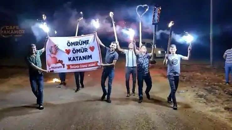 'İlginç evlilik teklifi `sosyal mesafe´ cezasıyla bitti'