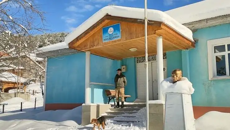 'İlk görev yeri olan köye adeta aşık oldu, 30 yıl sonra hasret giderdi'