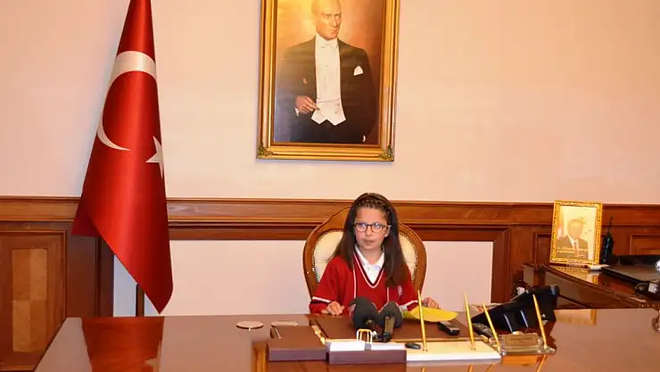 VALİ KAMÇI MAKAMINI ÇİSEM BOZKURT´A DEVRETTİ