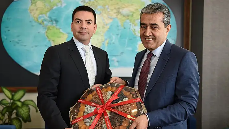 ABD ADANA KONSOLOSU BÜYÜKŞEHİR BELEDİYESİNİ ZİYARET ETTİ