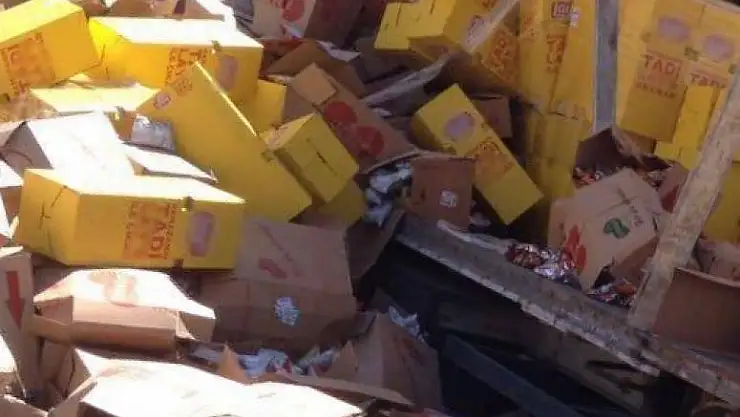 MALATYA'DA CİPS PAKETLERİ ETRAFA SAVRULDU