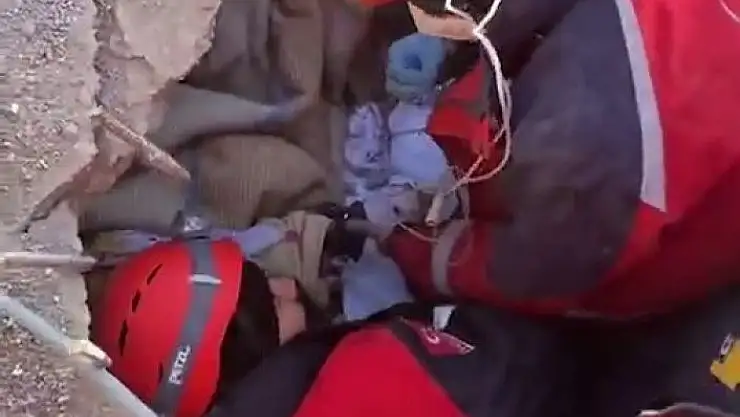 '''İmdat'' diye seslenince 222 saat sonra sağ kurtarıldı'