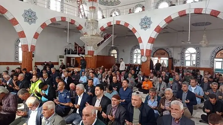 'İndirilen 100 hatmin duası okundu'