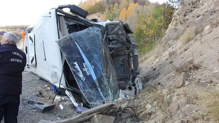 'İşçi servisi devrildi 26 yaralı'