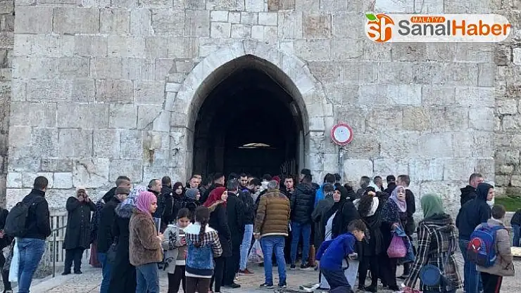 İsrail güçlerinden Mescid-i Aksa'ya baskın