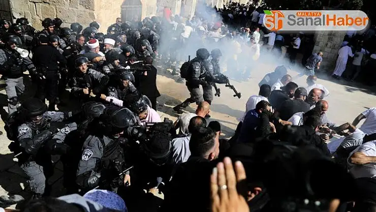 İsrail polisinden Mescidi Aksa'ya saldırı : 37 yaralı