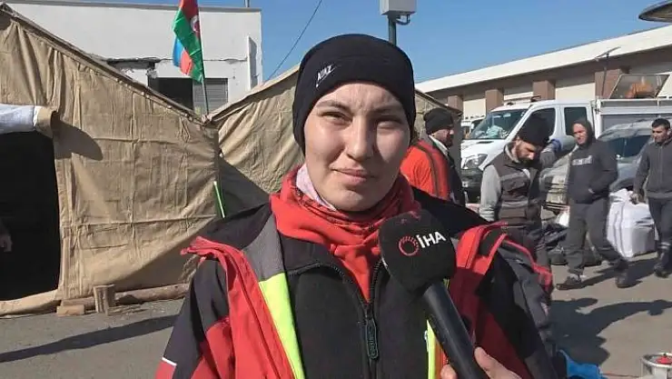 'İtfaiyeci kadınlar enkazda iş başında'
